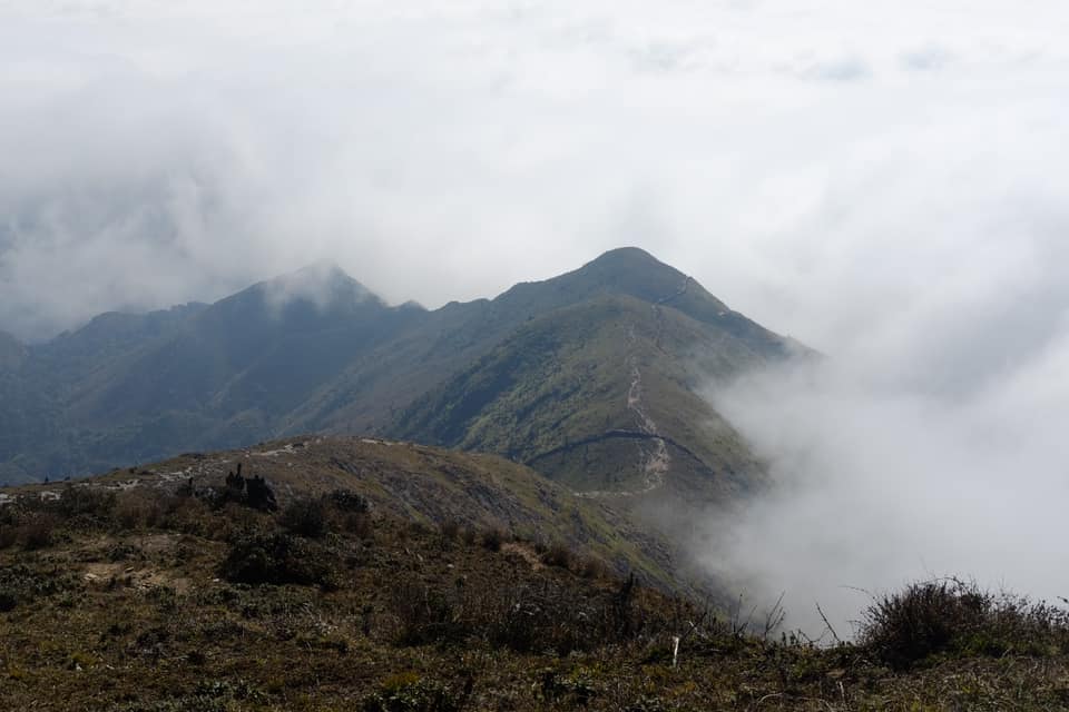 Cung đường sống lưng khủng long thách thức dân trekking