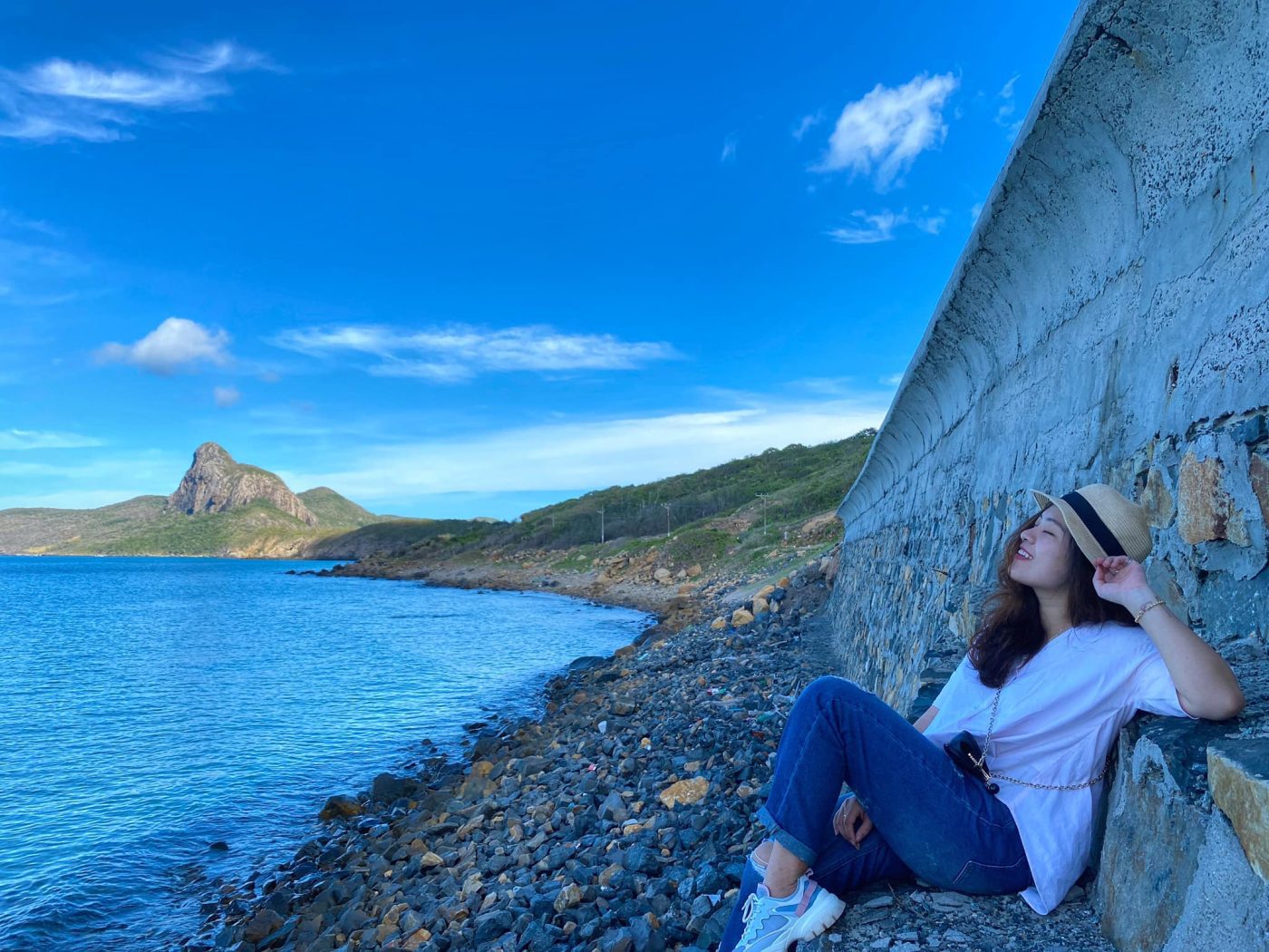 Điểm sống ảo bờ kè cực chill khi Du lịch Côn Đảo