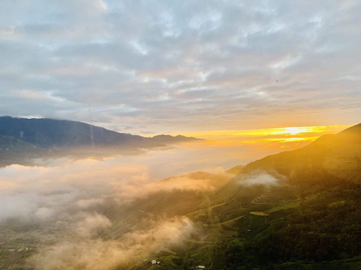 Đón bình minh và săn mây trên đỉnh Tà Xùa là hoạt động không thể bỏ qua