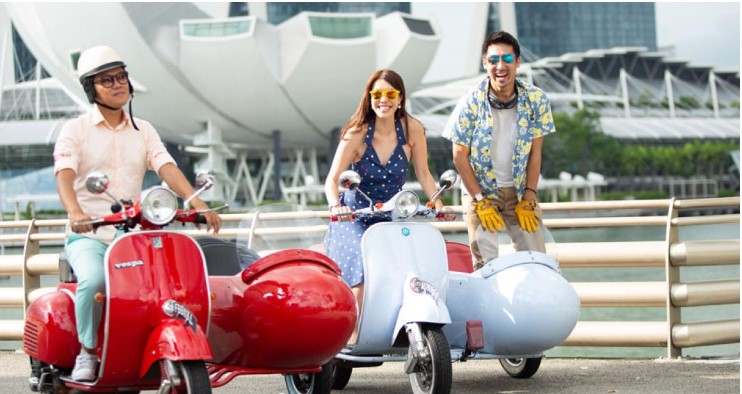 Tour xe vespa cổ kèm xe sideca khi du lịch Singapore