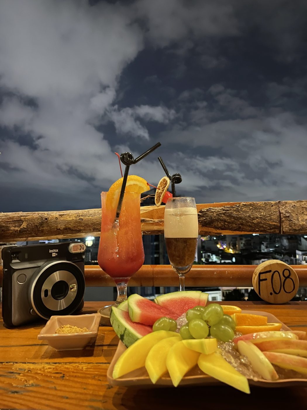 Lang thang ở hidden bar hoặc rooftop là hoạt động đáng trải nghiệm TP HCM Sài Gòn