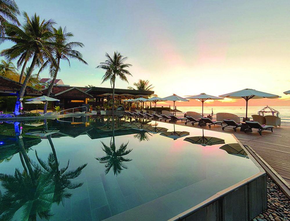 khu nghỉ dưỡng resort Anantara tại Mũi Né nằm bên bờ biển trài dài
